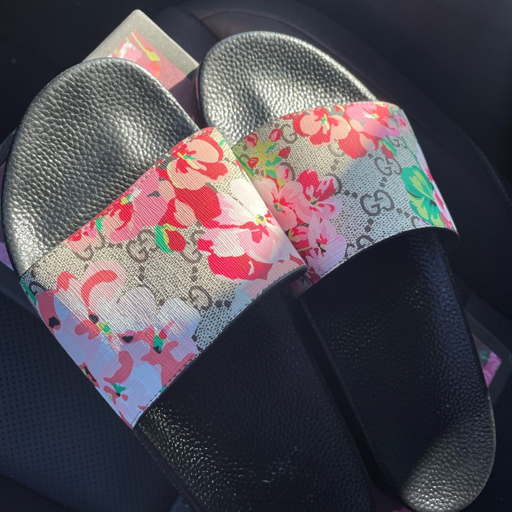 🔥 Gucci Bloom Supremes Sandals Size 10 🔥